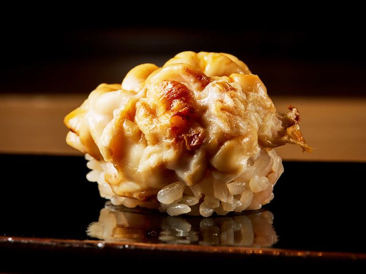 馬車道『鮨つぐ』の白子の握り