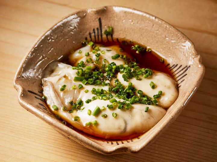 馬車道『鮨つぐ』の北海道厚岸の生牡蠣の酢のもの