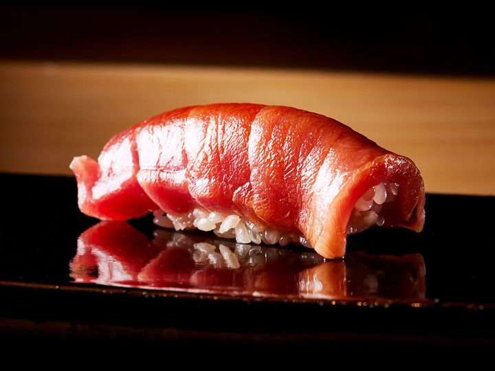 馬車道『鮨つぐ』の中トロの握り