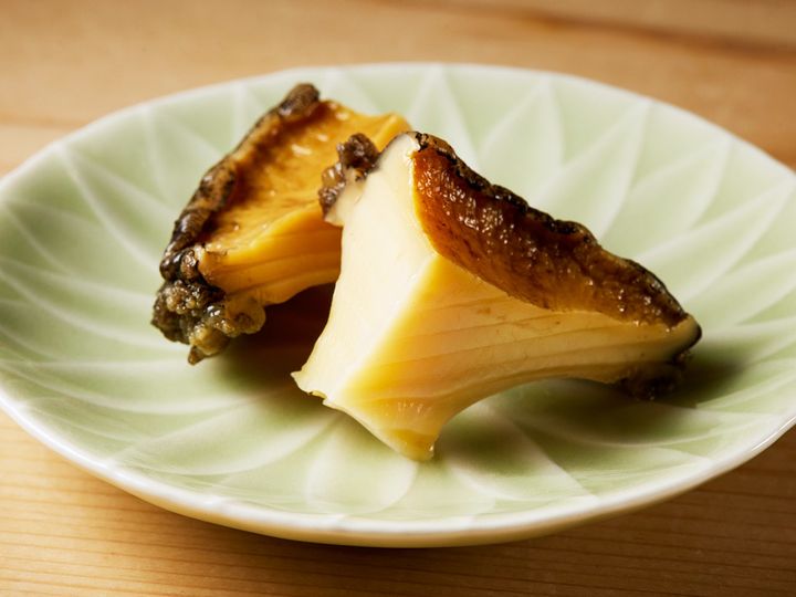 馬車道『鮨つぐ』の天然蝦夷アワビ