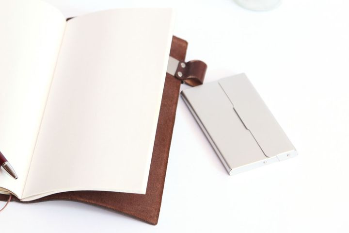 「アルミの名刺ケース」はマナー違反？