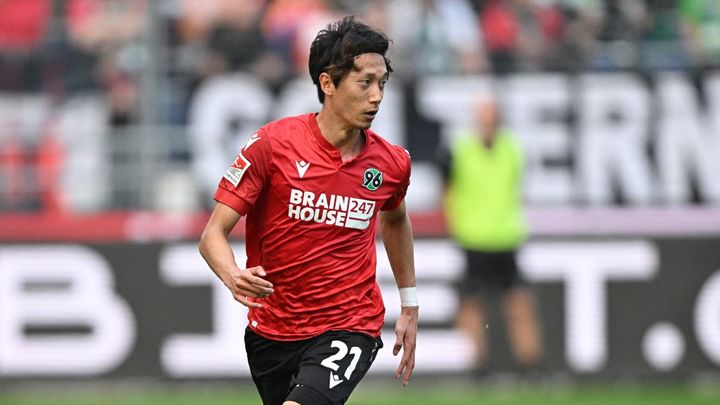 日本のメッシ！？ハノーファー室屋成、復帰戦で超ゴール！南野拓実や原口元気も讃える