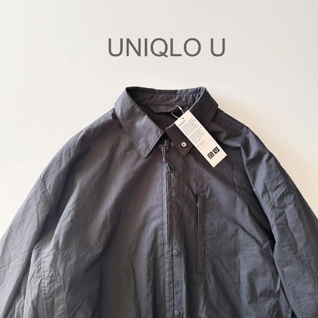 ダークグレーのボリュームスリーブコクーンブルゾンの襟部分