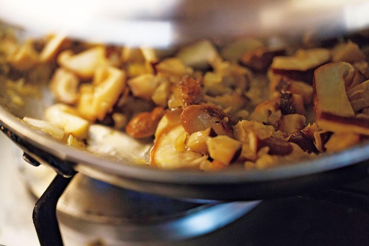 ゆで汁を加える