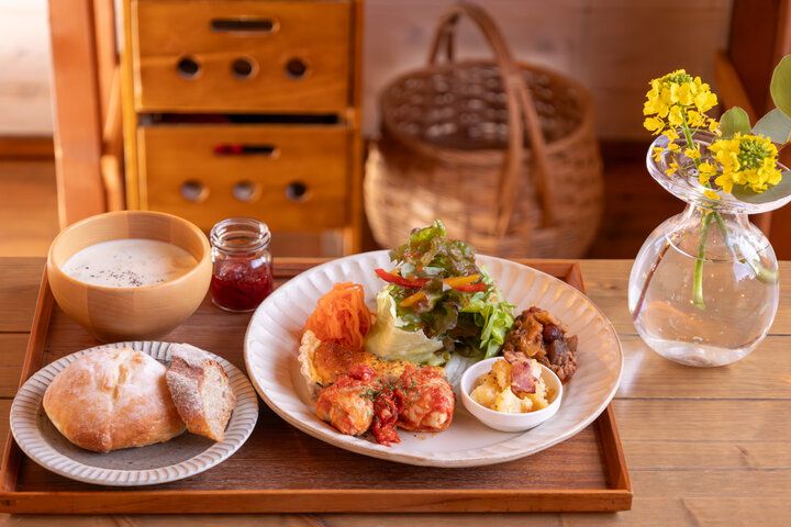 ゆるやかに時が流れる自然豊かな茨城・笠間のカフェへ♪「カフェニワトコ」で自家製スイーツを楽しむ