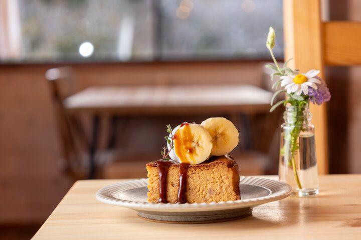 ゆるやかに時が流れる自然豊かな茨城・笠間のカフェへ♪「カフェニワトコ」で自家製スイーツを楽しむ