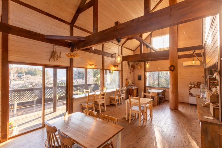 ゆるやかに時が流れる自然豊かな茨城・笠間のカフェへ♪「カフェニワトコ」で自家製スイーツを楽しむ