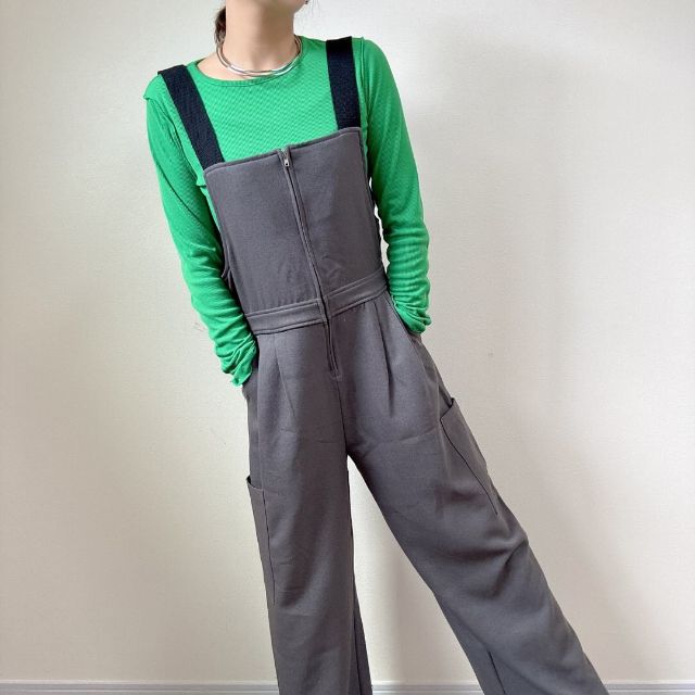 Pツイルピーチワイドサロペを着用したコーデ