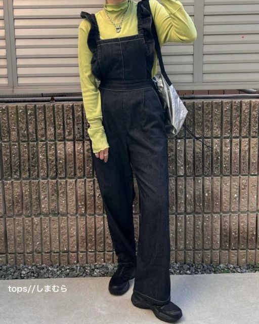 デニムフリルOAを着用したコーデ