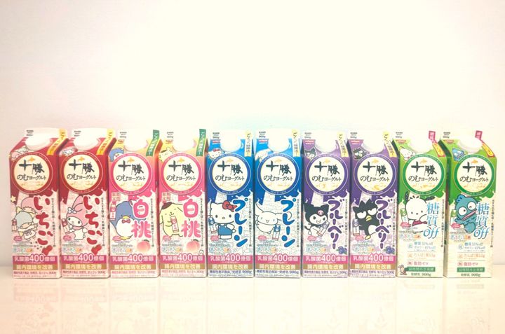 「十勝のむヨーグルト 乳酸菌もサンリオキャラクターズもぎゅうぎゅう詰めパッケージ」
