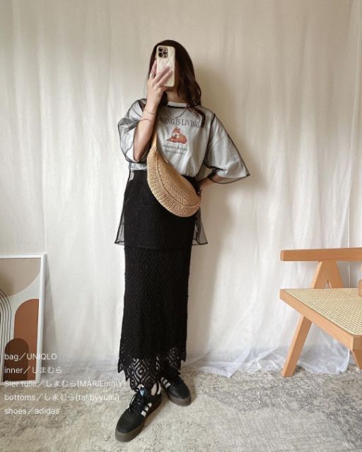 ラウンドミニクロシェバッグを使用したコーデ