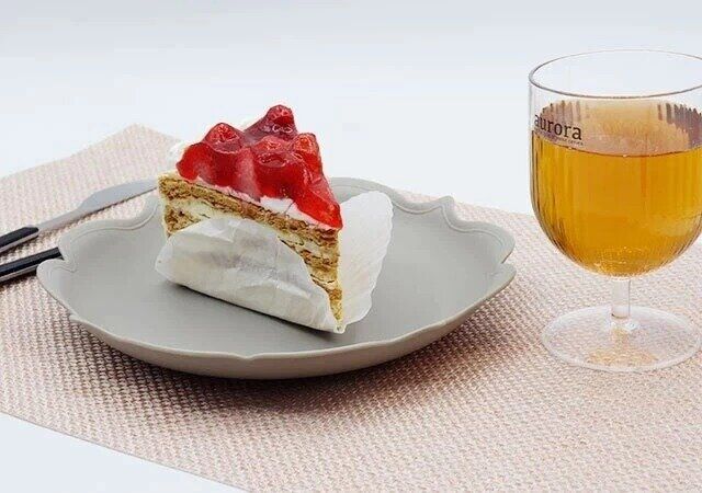 ダイソーのカードルプレートにデザートを盛り付け