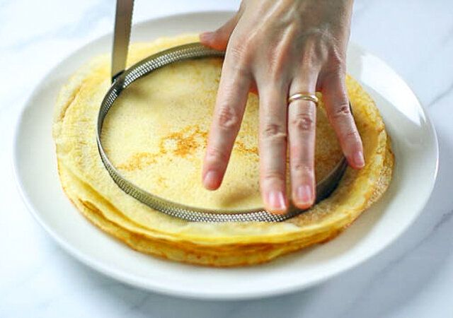 フルーツミルクレープ レシピ クレープを切り抜く