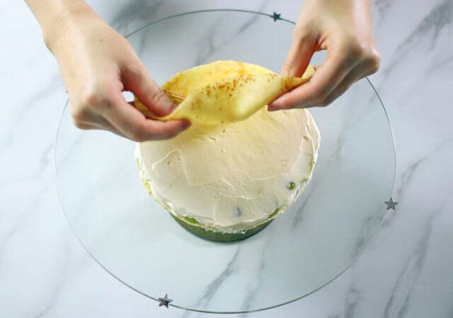 フルーツミルクレープ レシピ ミルクレープを組み立てる クリームを塗る