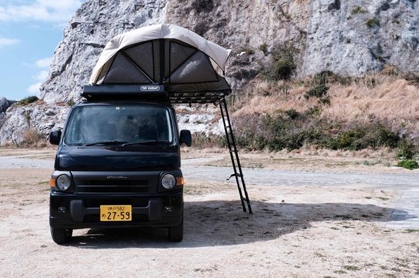 ミニマルなのに利便性が高すぎる変幻自在のルーフテントが優秀すぎた…！