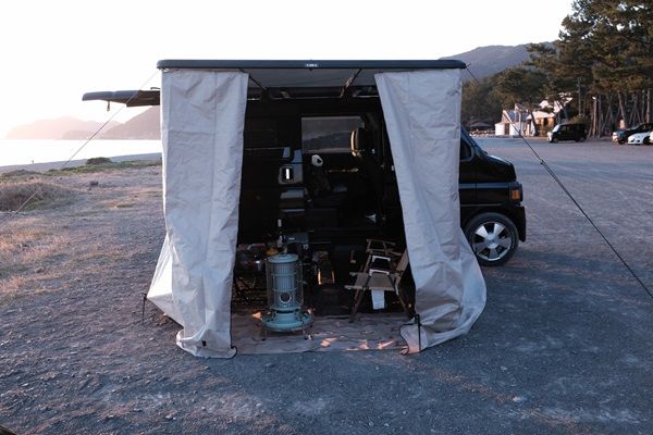 ミニマルなのに利便性が高すぎる変幻自在のルーフテントが優秀すぎた…！