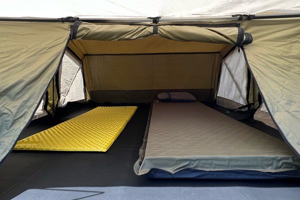 ミニマルなのに利便性が高すぎる変幻自在のルーフテントが優秀すぎた…！