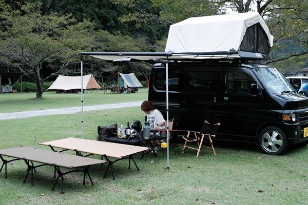 ミニマルなのに利便性が高すぎる変幻自在のルーフテントが優秀すぎた…！