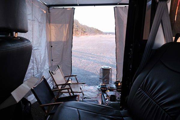 ミニマルなのに利便性が高すぎる変幻自在のルーフテントが優秀すぎた…！