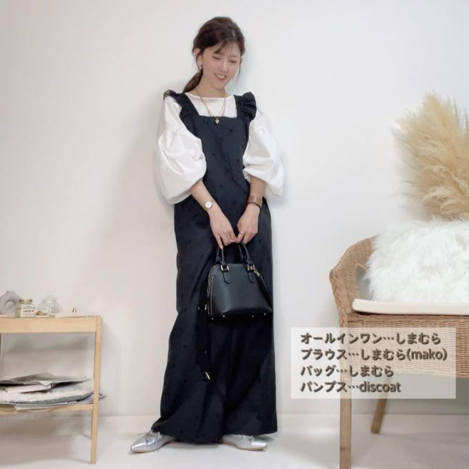 ボリュームスリーブトップス×しまむらのブラックの「ツイルドットオールインワン」