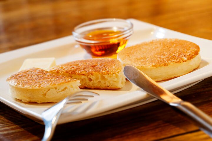 英国風パンケーキ・クランペットと紅茶でブリティッシュなティータイムを。大阪・谷町の「トリントンティールーム」