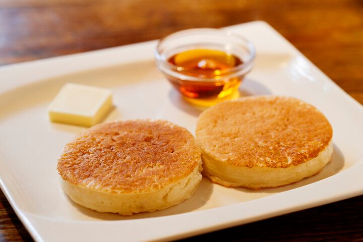 英国風パンケーキ・クランペットと紅茶でブリティッシュなティータイムを。大阪・谷町の「トリントンティールーム」