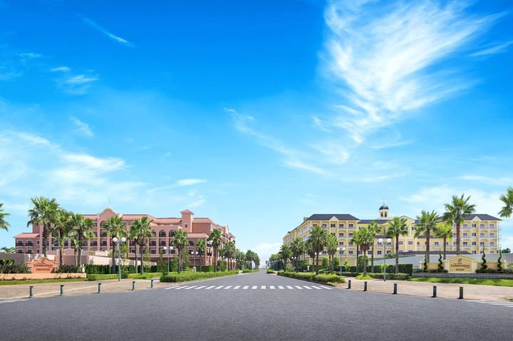 左）東京ディズニーセレブレーションホテル“ディスカバー”