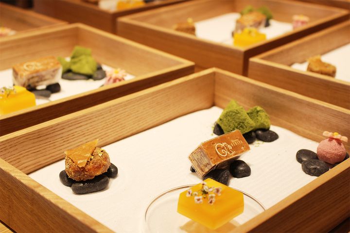 中央にはおなじみの「クルミッ子」が！