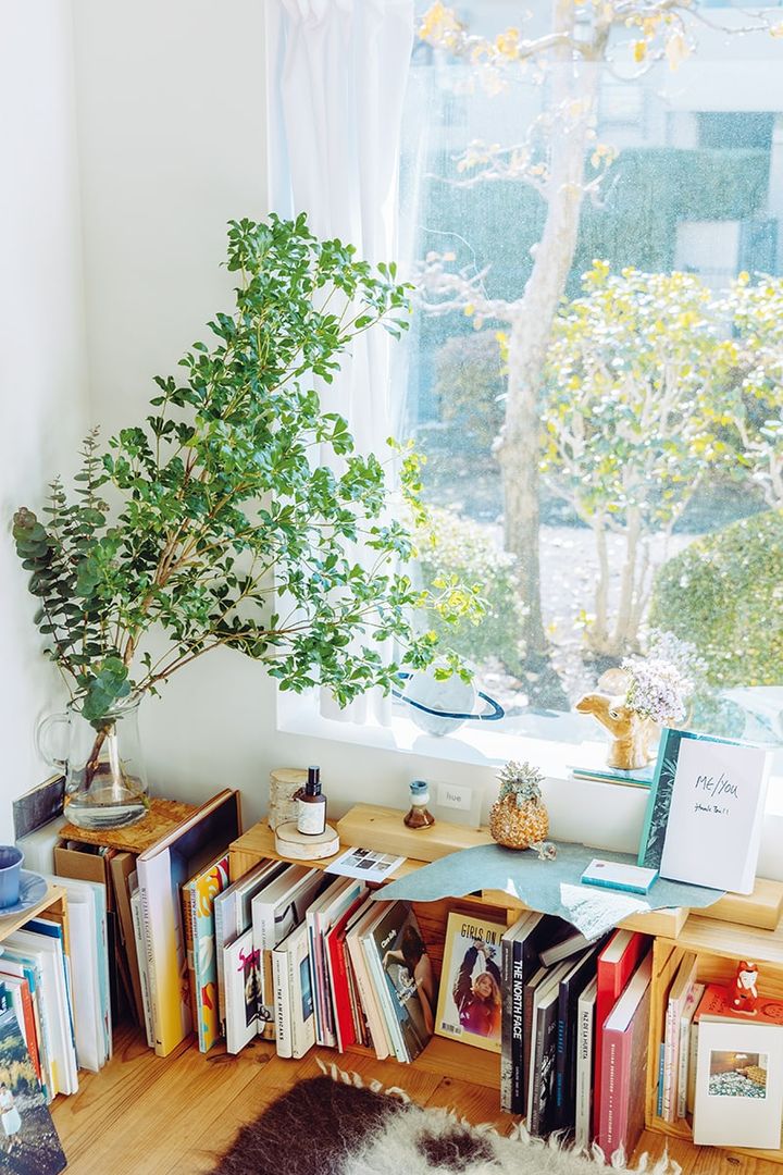 お気に入りを並べた窓下のワンコーナー