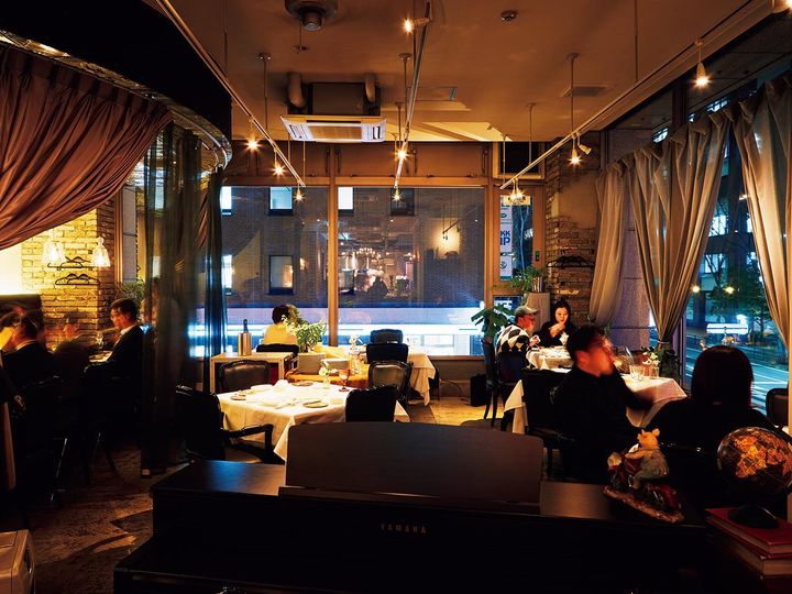 日本大通『restaurant Artisan』の内観