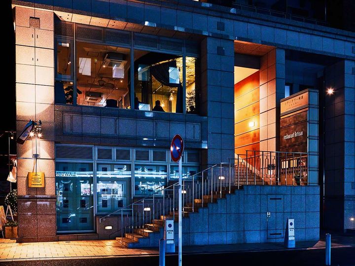 日本大通『restaurant Artisan』の外観