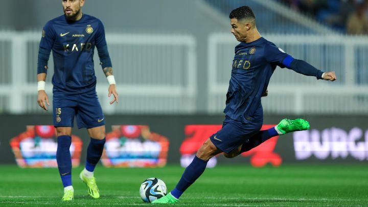 39歳ロナウド、なんとフリーキックで1試合2ゴール！GKが動けない圧巻の一発を叩き込む