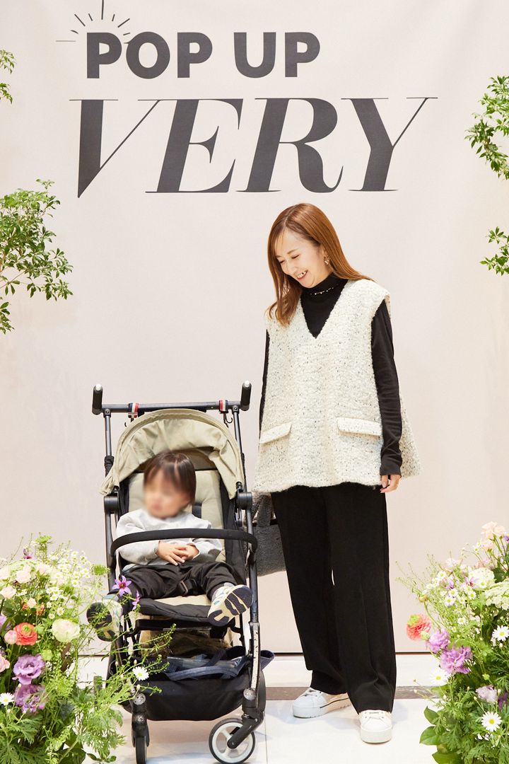 エルメスのスニーカーにユニクロを合わせたハイ＆ローコーデ。