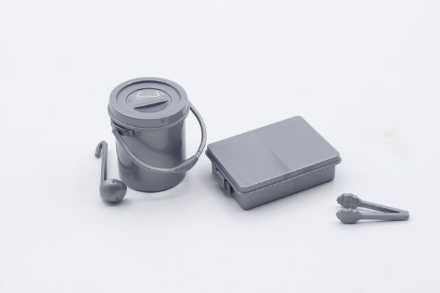 セリアのミニチュア 大缶とミニチュア 角缶