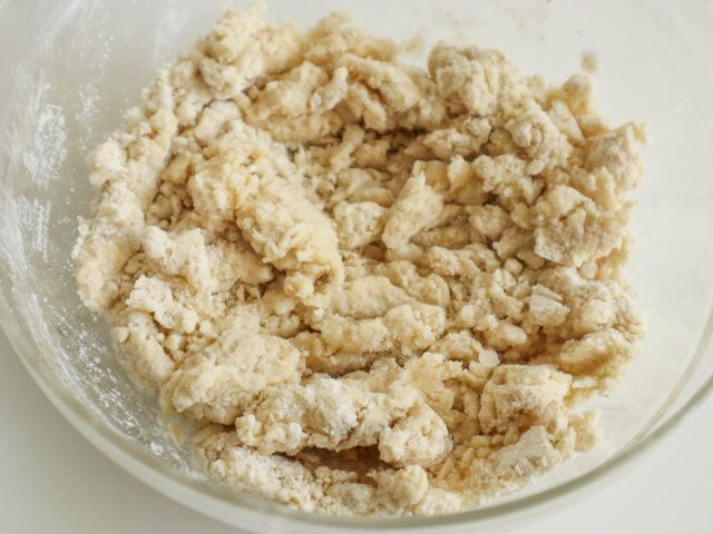 ブロッコリーとチーズのスコーン レシピ 牛乳をを加えて混ぜる