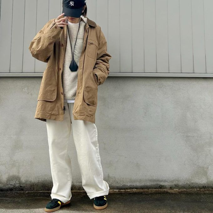 GUメンズのブラックの「レザーキーネックレス」×ドレープデニムタックパンツ