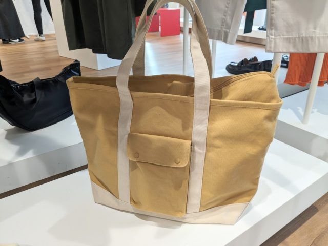 UNIQLO「キャンバストート」