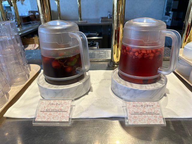 Drink bar はいちごドリンクも