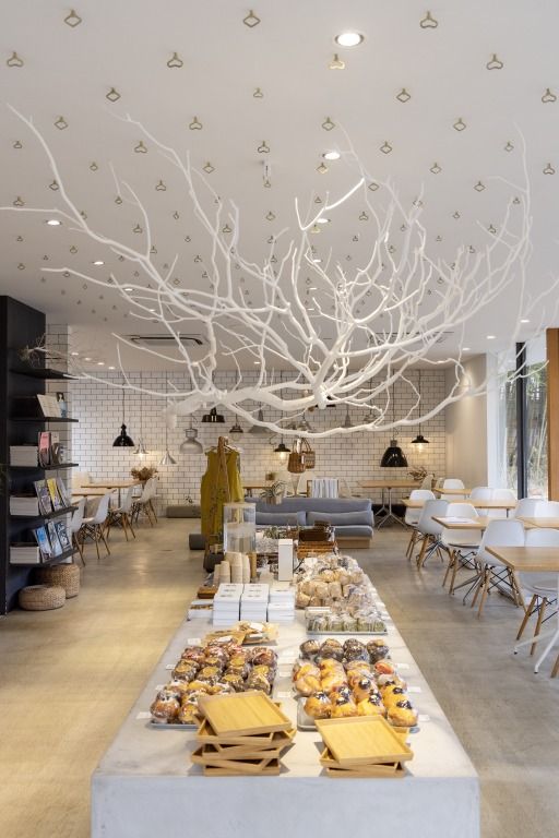 料理やスイーツを待つ間に、雑貨を見て回るのも楽しいですよ