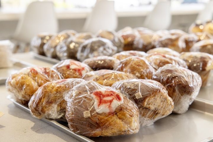 マフィンは1個495円。取り置きの予約のほか、オンラインショップ「大江戸ベイク」からお取り寄せもできます