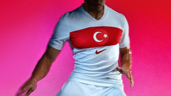 トルコ代表のEURO2024ユニフォームが登場！今大会も「色の入れ替え」が気になるホームとアウェイ
