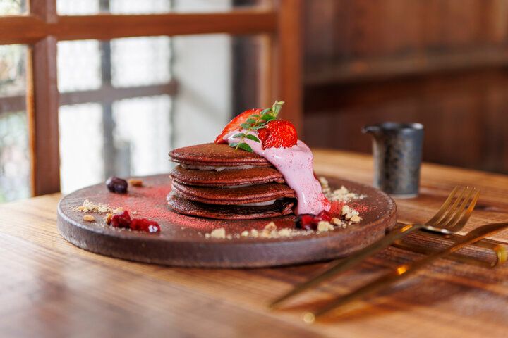 京都・中京の蔵カフェ「乃咫」で、華やかなどら焼きプレート＆和紅茶を召し上がれ