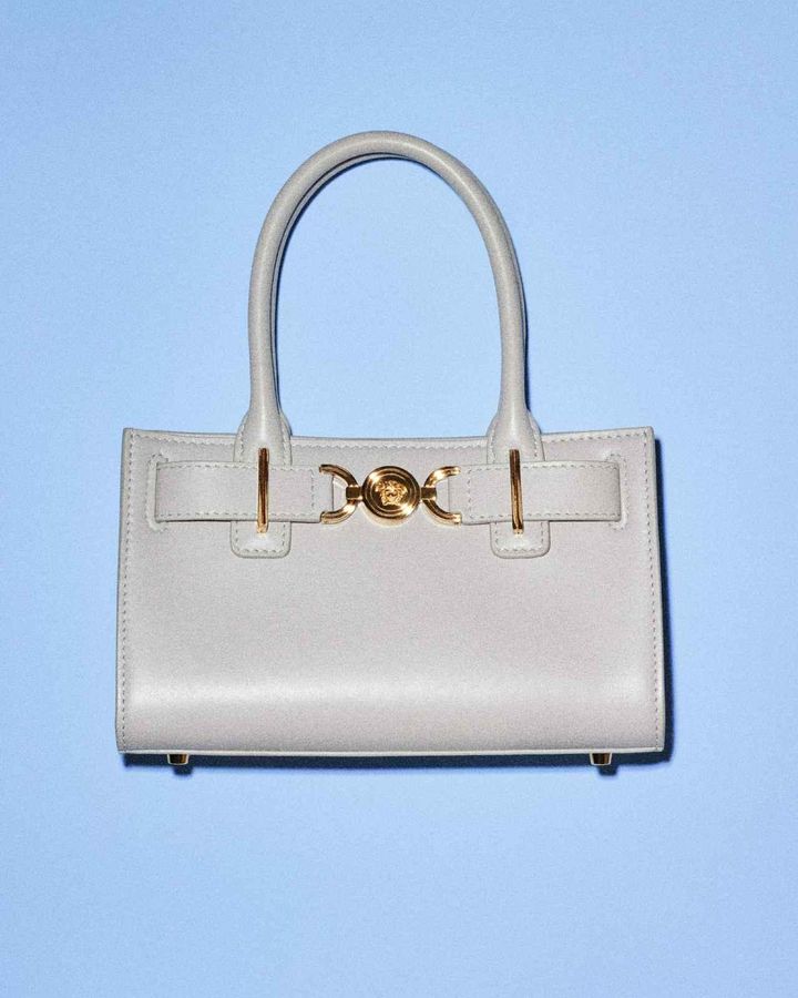 画像3: ヴェルサーチェが期間限定でポップアップストアをオープン