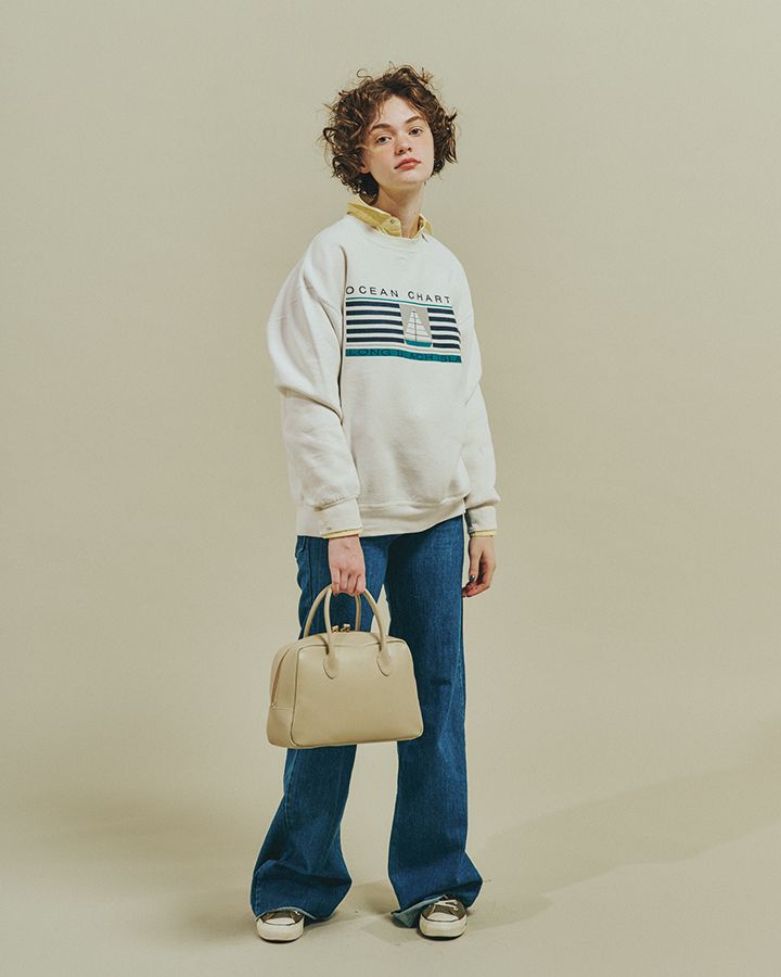 《コンバース》に合わせたいヴィンテージのデニムパンツとスウェットシャツ