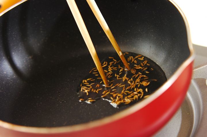 カブの葉のクミンしょうゆ炒めの作り方1