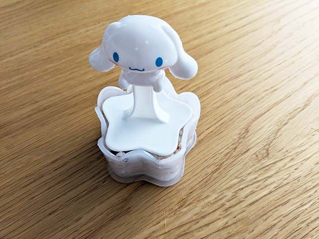 シナモロール 星のかたちのライス押し型にライスを入れた様子