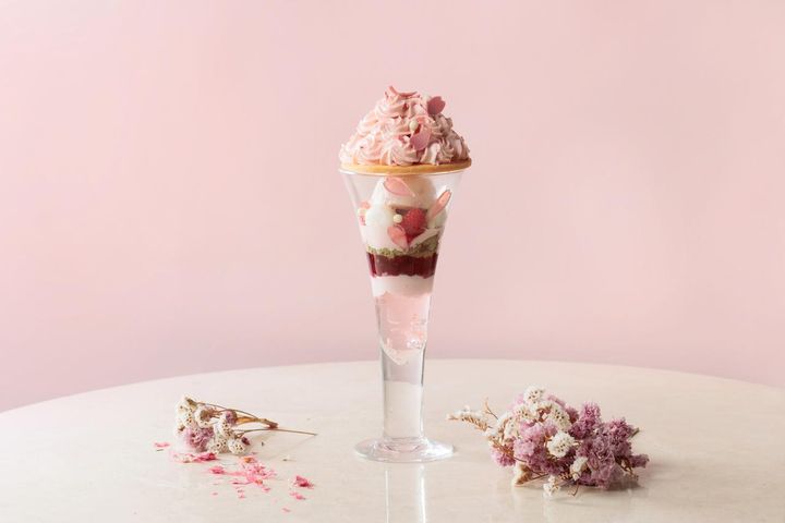 画像: 「桜のティラミスパフェ Parfait Tiramisu ～SAKURA～」￥2,500（税込）、Drink Set ￥3,100（税込）