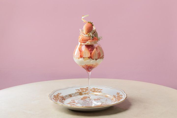 画像: 「白いちごのパフェ Parfait au fraise ～AWAYUKI～」￥3,500（税込）、Drink Set￥4,100（税込）