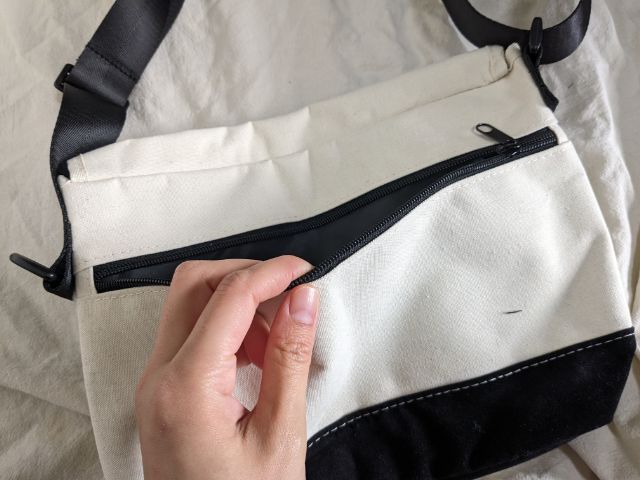 VANバッグ背面のポケット