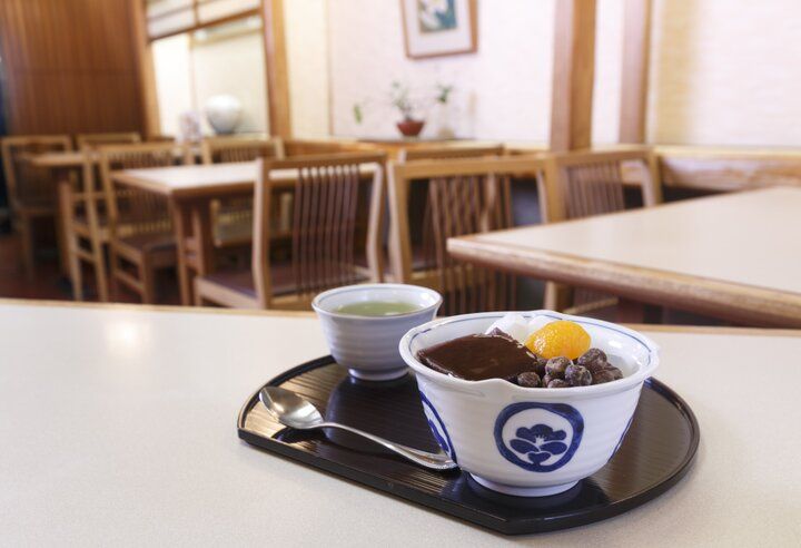 ふっくら炊き上げる小豆に舌鼓♪名物のあんみつをいただきに老舗の上野「あんみつ みはし」へ